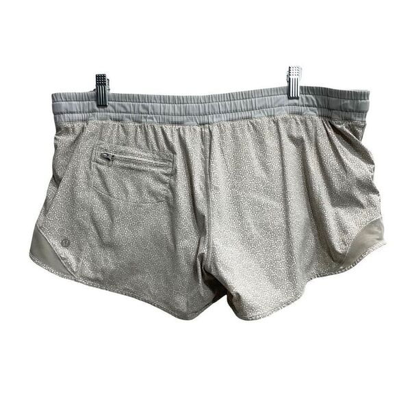Lululemon swiss dot shorts‎ Size 10 grey - Picture 4 of 8